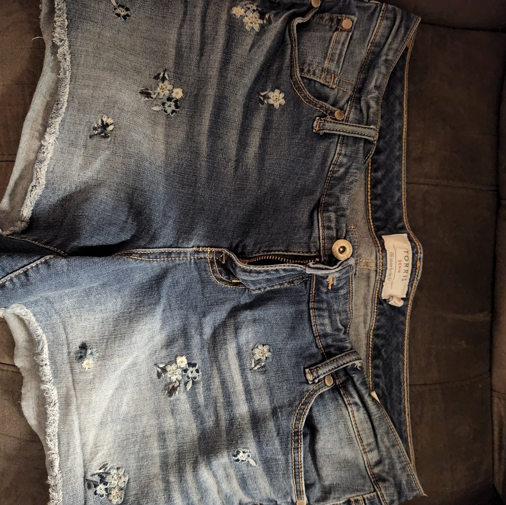Super cute floral torrid shorts